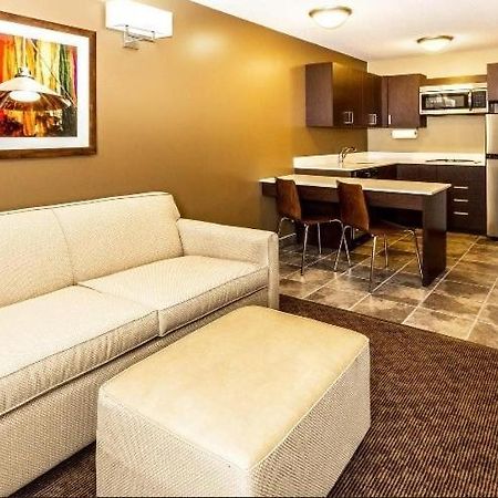 Microtel Inn & Suites By Wyndham Whitecourt Exteriér fotografie