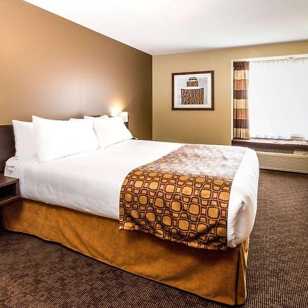Microtel Inn & Suites By Wyndham Whitecourt Exteriér fotografie
