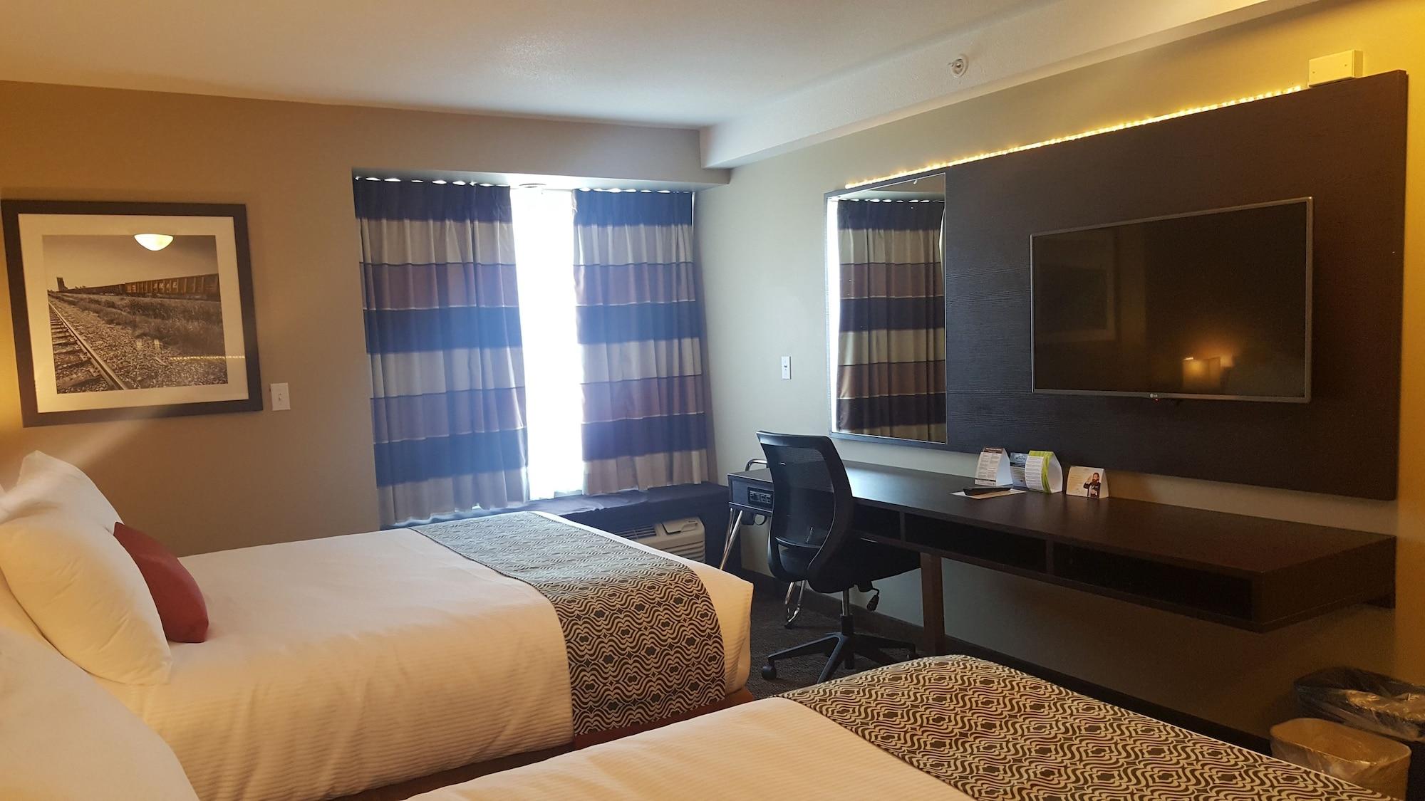 Microtel Inn & Suites By Wyndham Whitecourt Exteriér fotografie