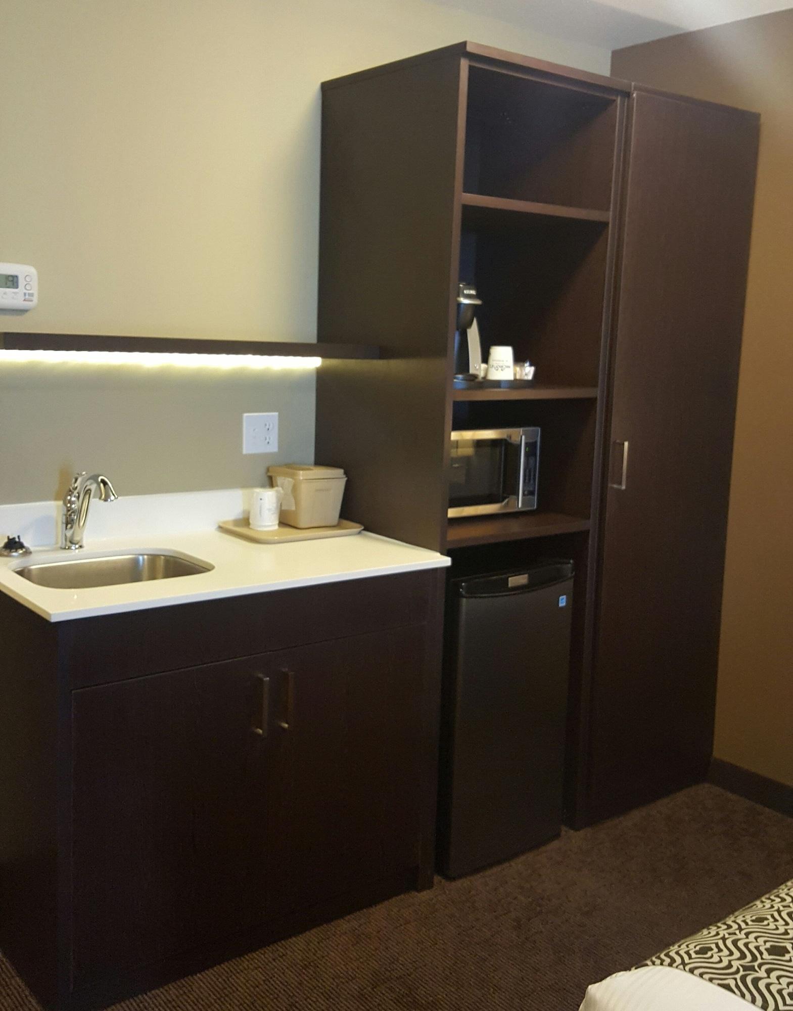 Microtel Inn & Suites By Wyndham Whitecourt Exteriér fotografie