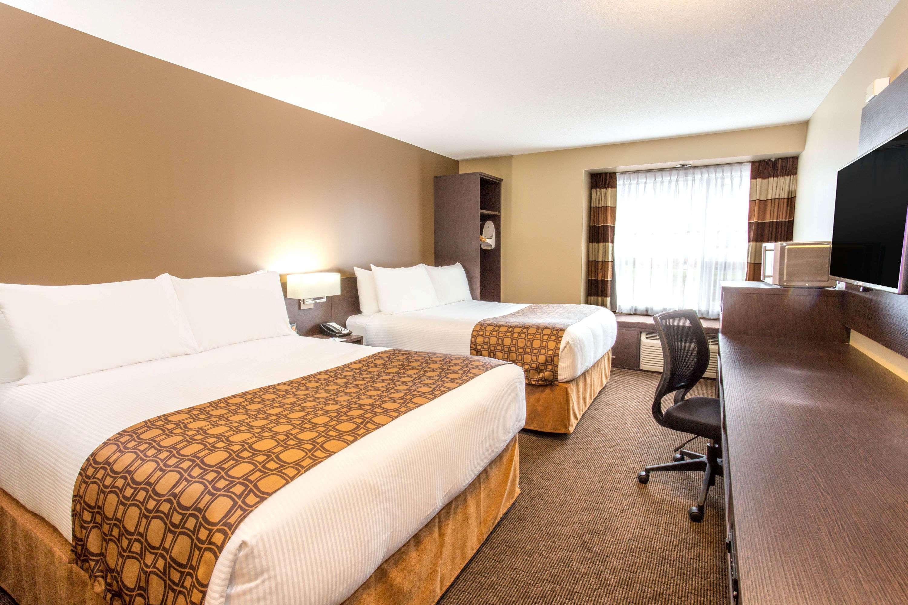 Microtel Inn & Suites By Wyndham Whitecourt Exteriér fotografie