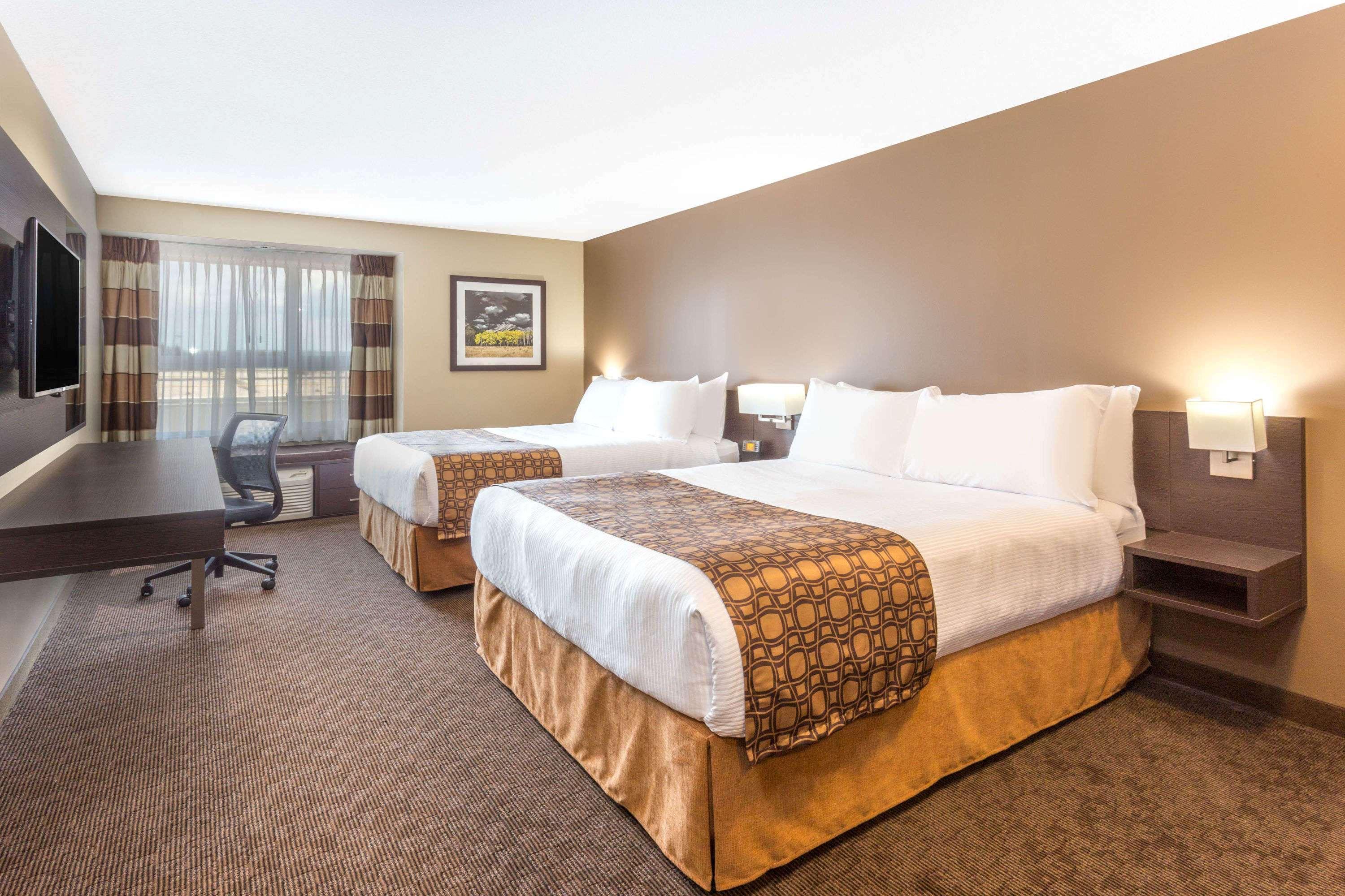 Microtel Inn & Suites By Wyndham Whitecourt Exteriér fotografie