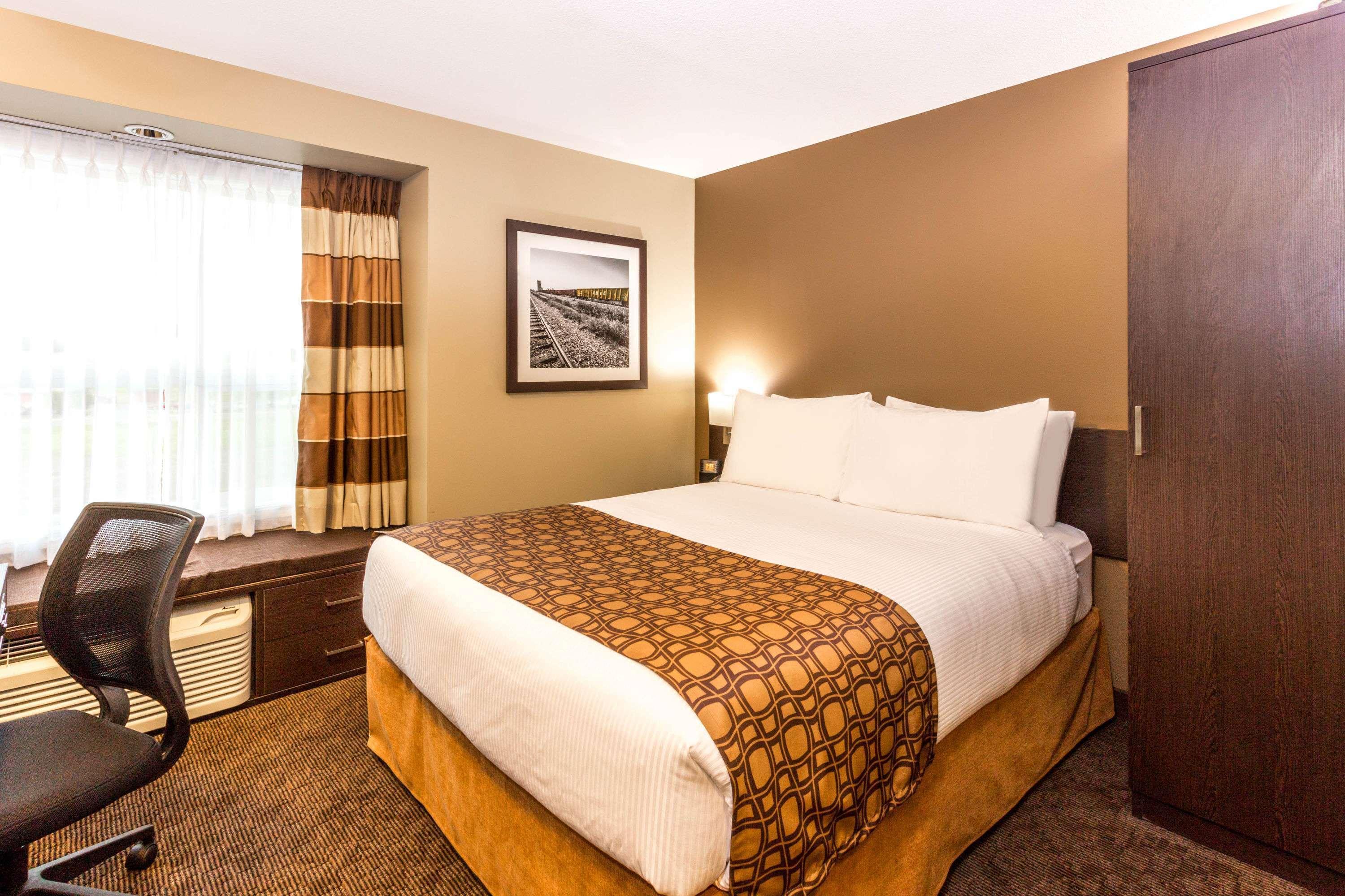 Microtel Inn & Suites By Wyndham Whitecourt Exteriér fotografie