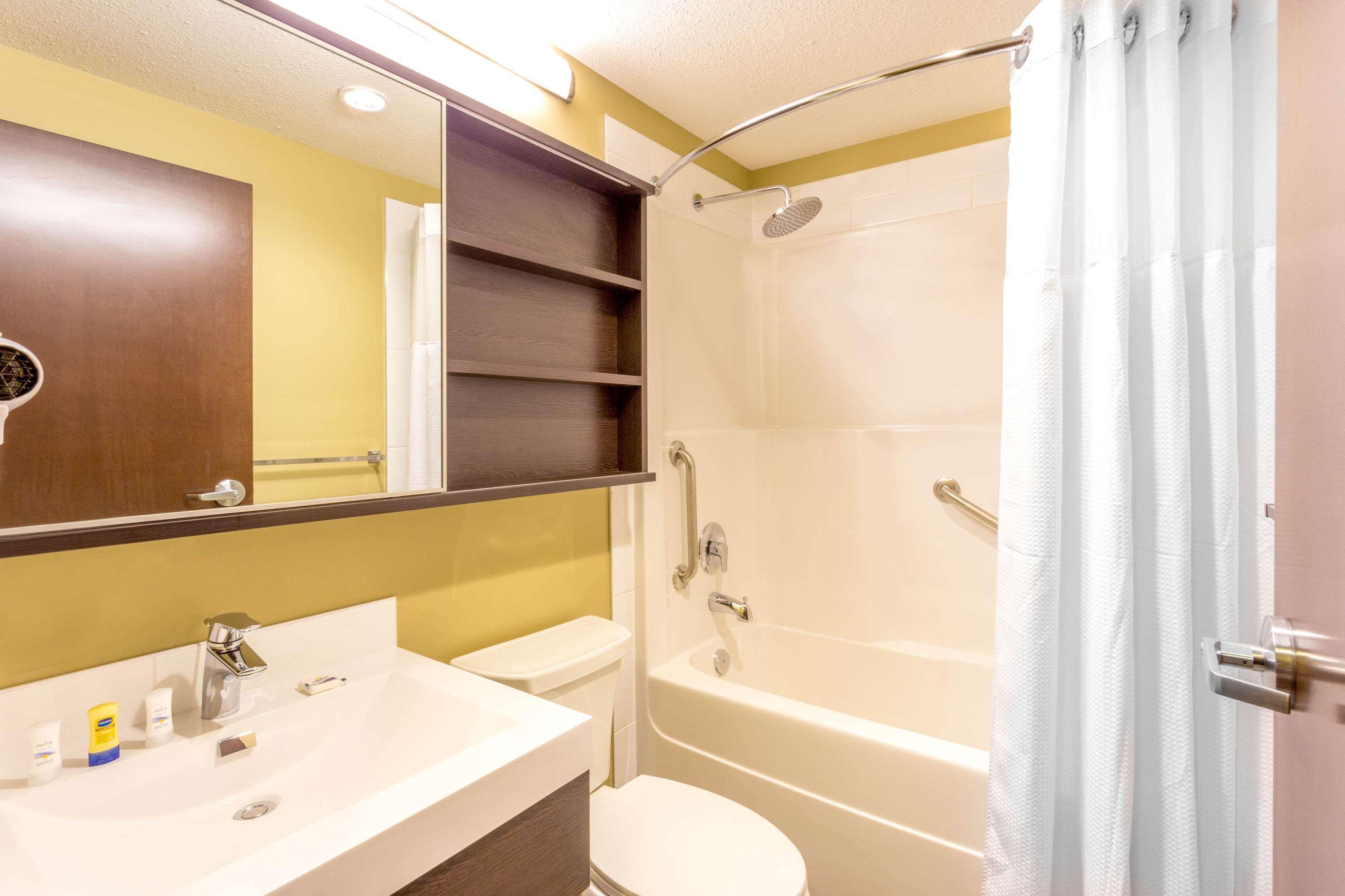 Microtel Inn & Suites By Wyndham Whitecourt Exteriér fotografie