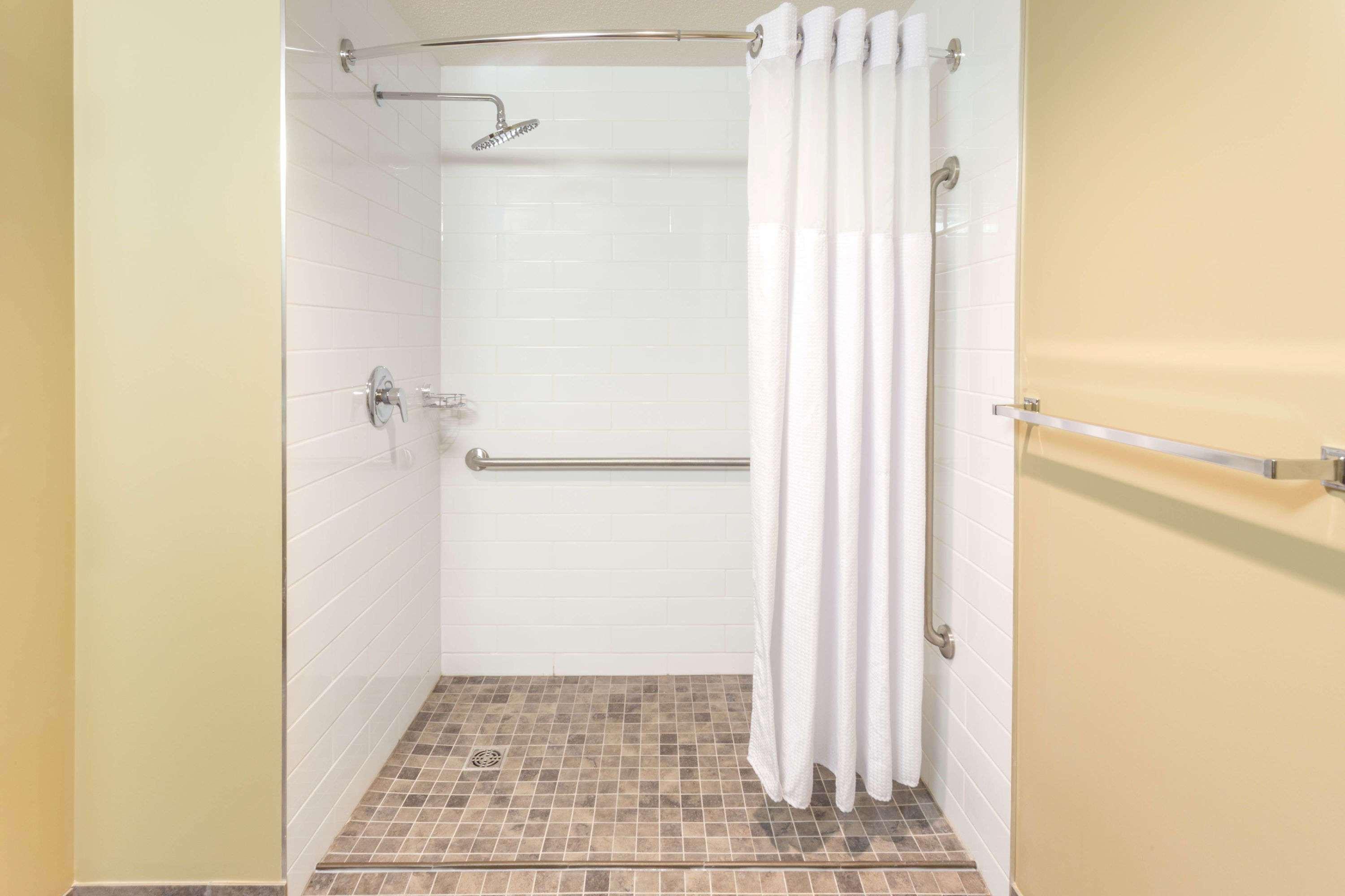 Microtel Inn & Suites By Wyndham Whitecourt Exteriér fotografie