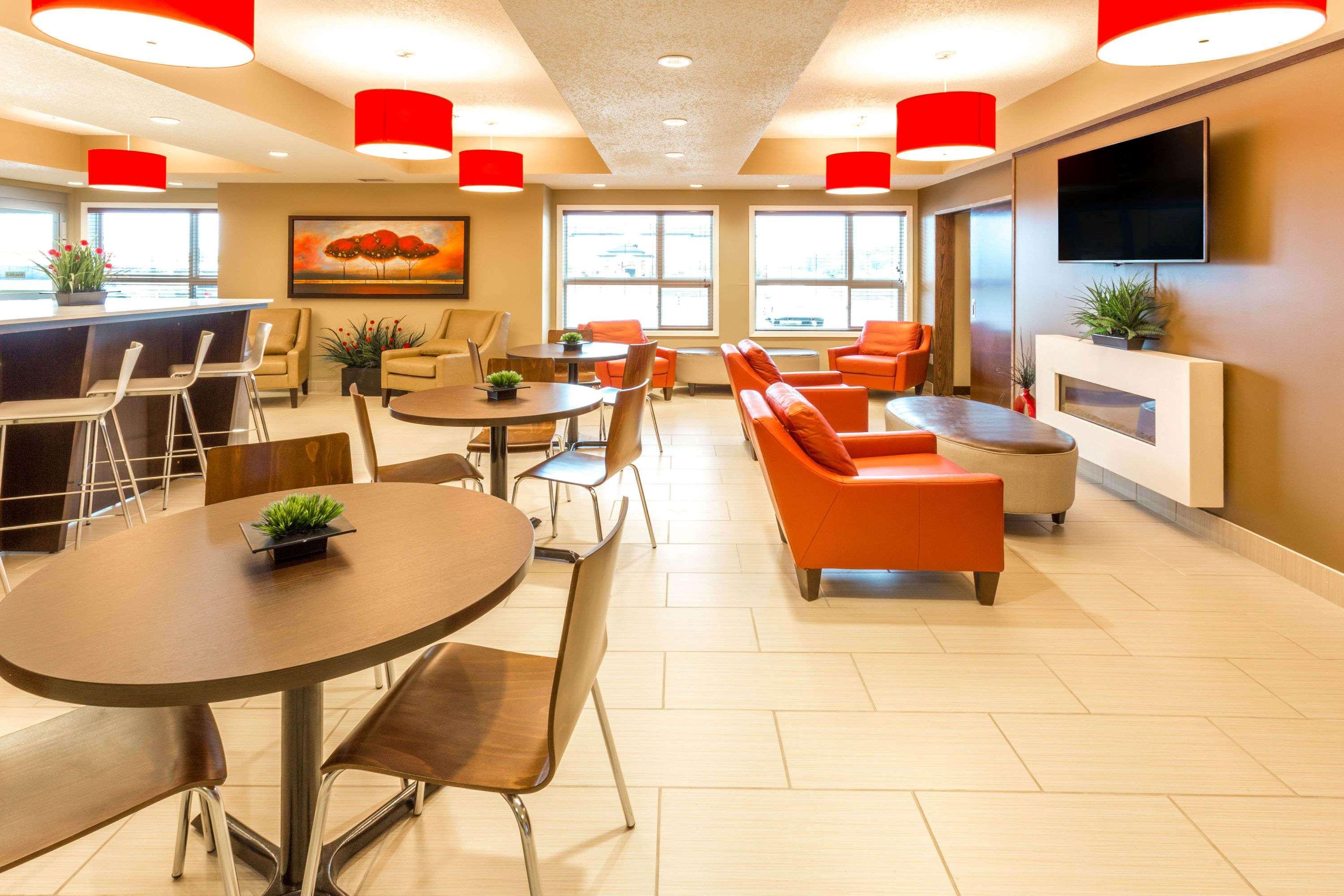 Microtel Inn & Suites By Wyndham Whitecourt Exteriér fotografie