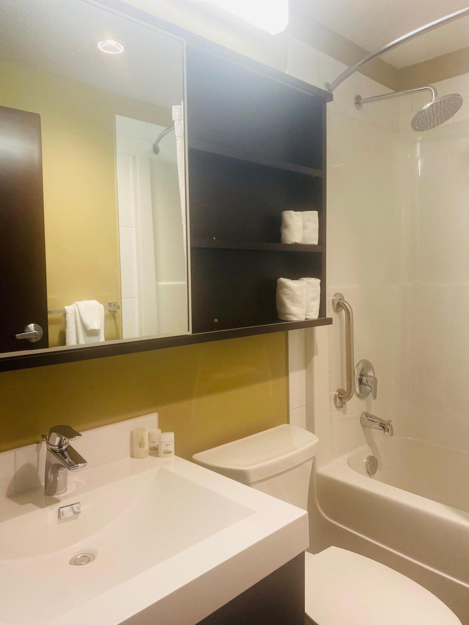 Microtel Inn & Suites By Wyndham Whitecourt Exteriér fotografie