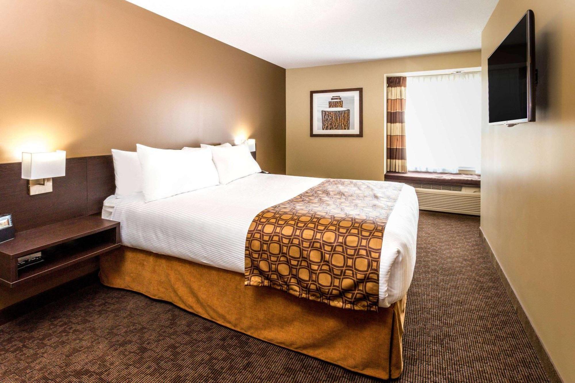 Microtel Inn & Suites By Wyndham Whitecourt Exteriér fotografie
