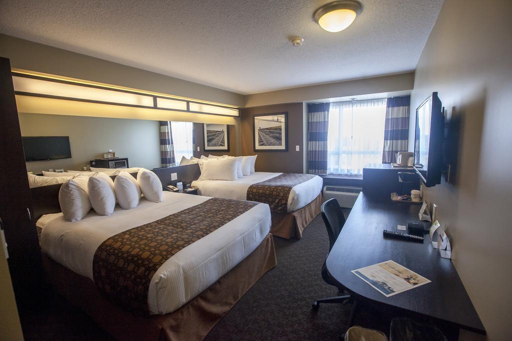 Microtel Inn & Suites By Wyndham Whitecourt Exteriér fotografie