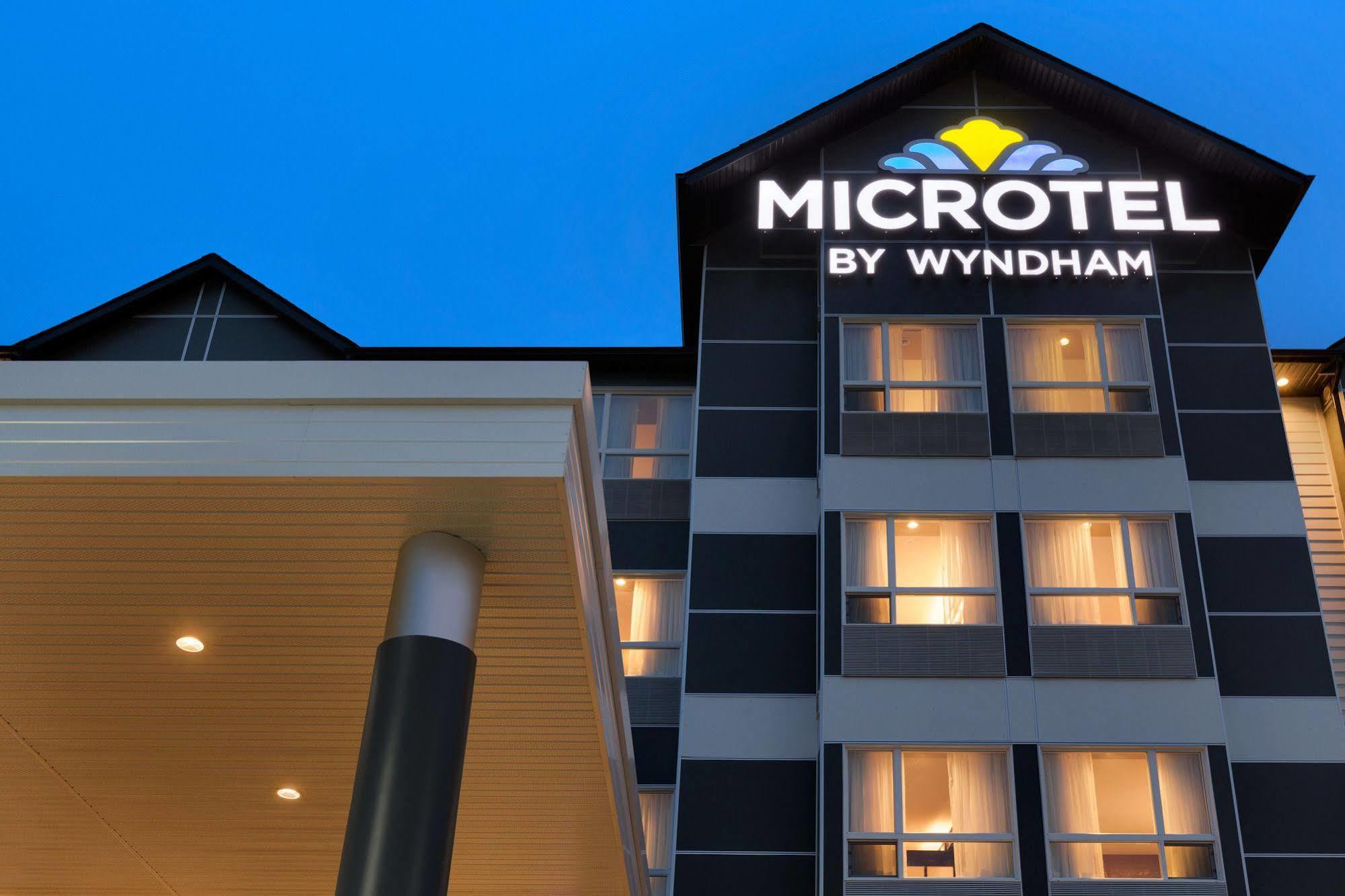 Microtel Inn & Suites By Wyndham Whitecourt Exteriér fotografie