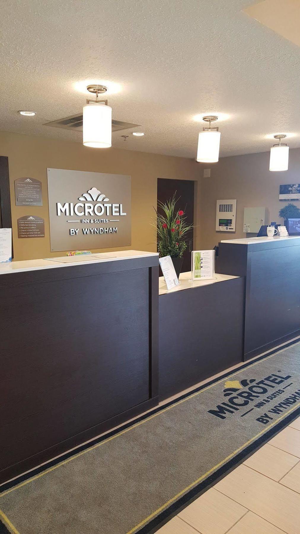 Microtel Inn & Suites By Wyndham Whitecourt Exteriér fotografie