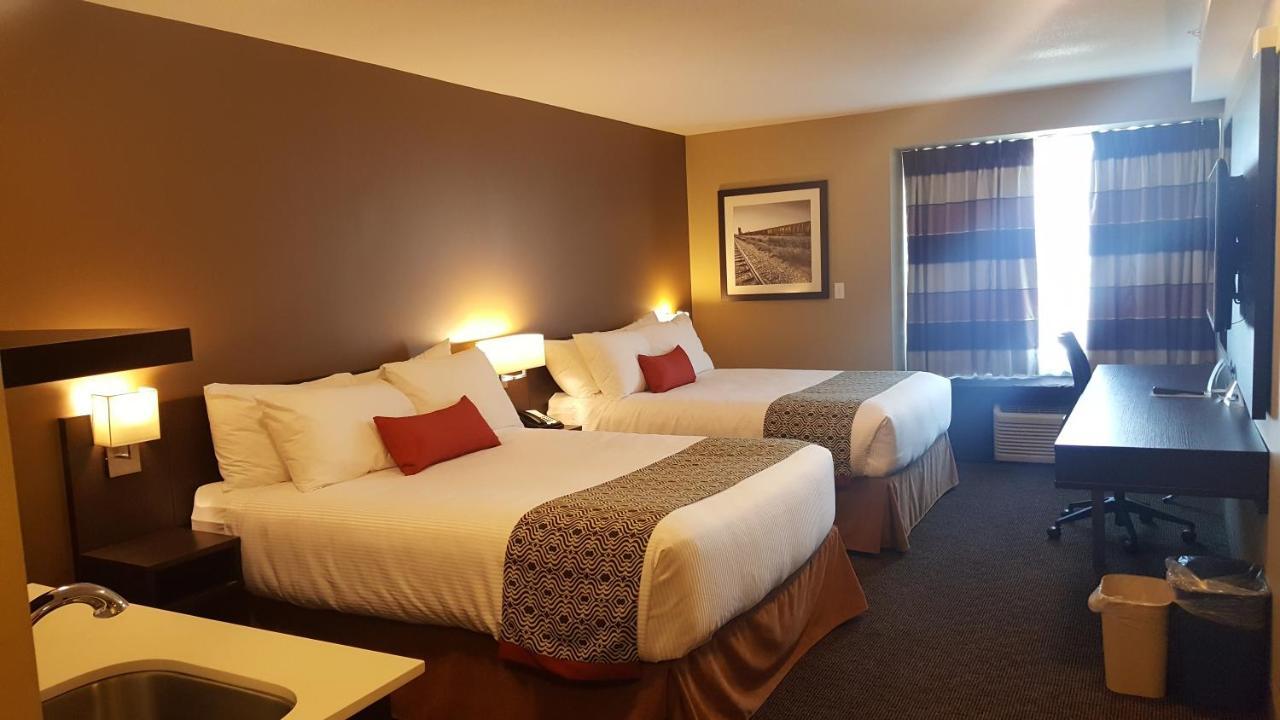 Microtel Inn & Suites By Wyndham Whitecourt Exteriér fotografie